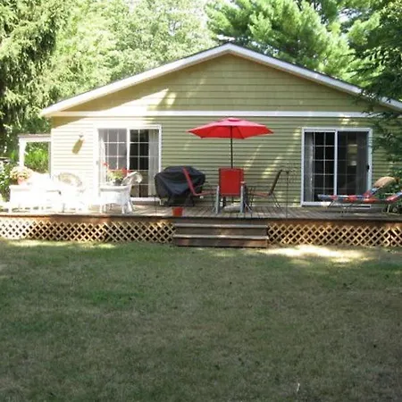 Piccolo Cottage - Great Location - Walking Distance To Douglas Beach!